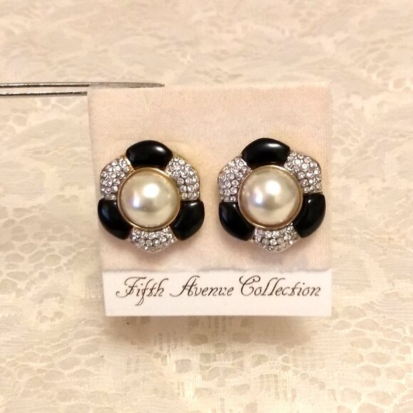 Vintage White Pearl Clear Cubic Zirconia Gold Tone Earrings Non-Pierced Clip - Picture 5 of 9